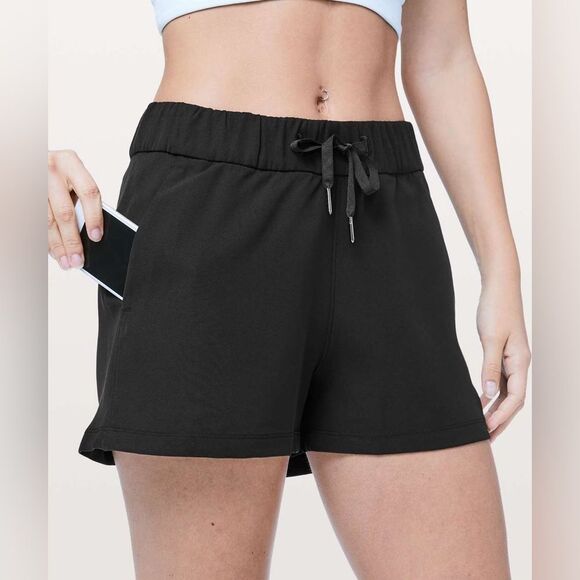 Lululemon On the Fly Short *2.5" Black Size 8 - Picture 1 of 10